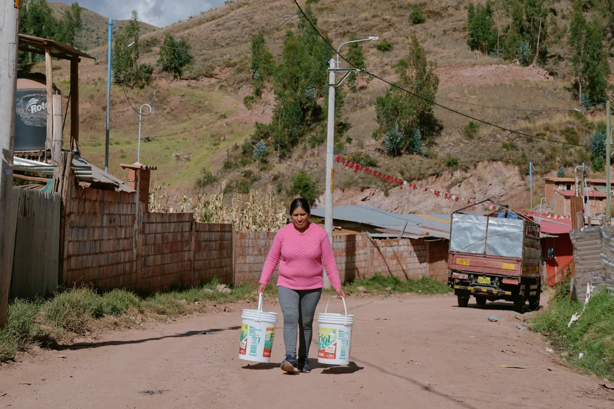 Isidiana with buckets